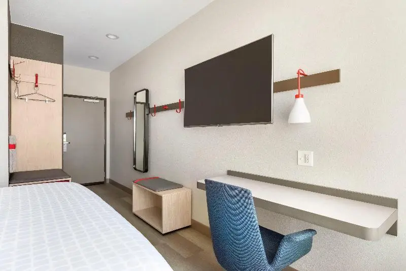 身障者適用キングサイズベッドルーム, Avid Hotel Nashville   Lebanon An Ihg
