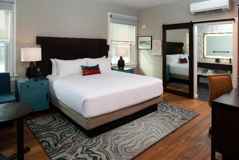 キングサイズベッドのスタンダードルーム, Indigo Spokane Downtown, An Ihg