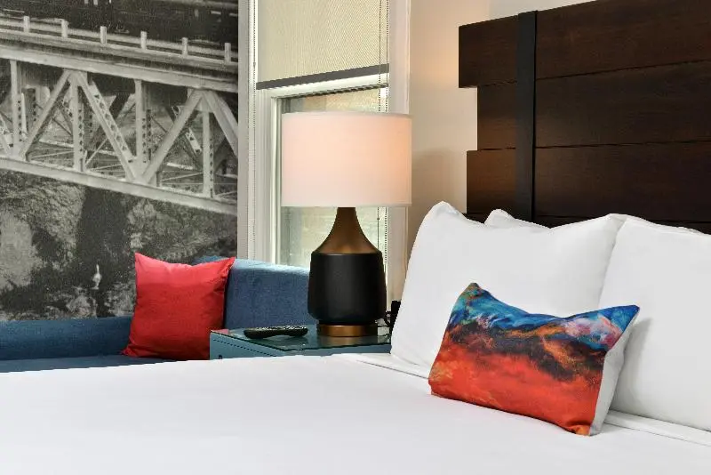 キングサイズベッドのスタンダードルーム, Indigo Spokane Downtown, An Ihg
