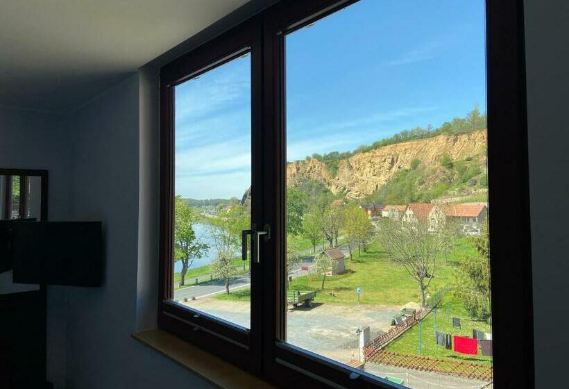 标准间, Weingut Jan Ulrich