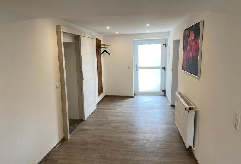 低层单卧公寓, Weingut Jan Ulrich