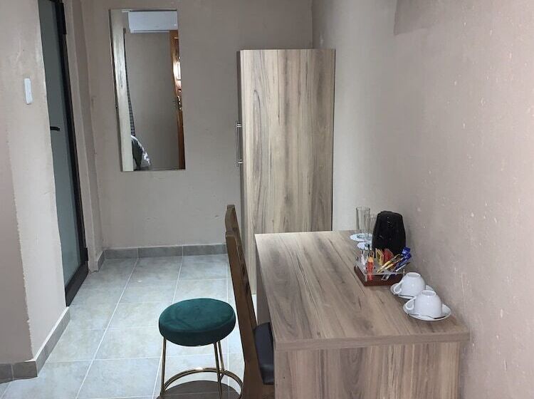 标准单人间, The Hill Hotel And Conference Centre