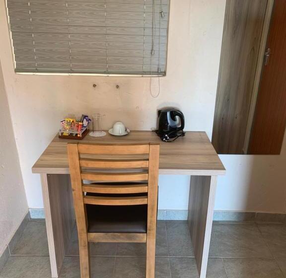 חדר סטנדרט יחיד, The Hill Hotel And Conference Centre