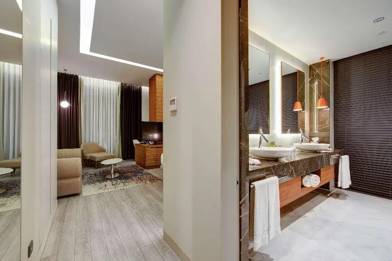 اتاق لوکس با تخت بزرگ, Doubletree By Hilton Adana
