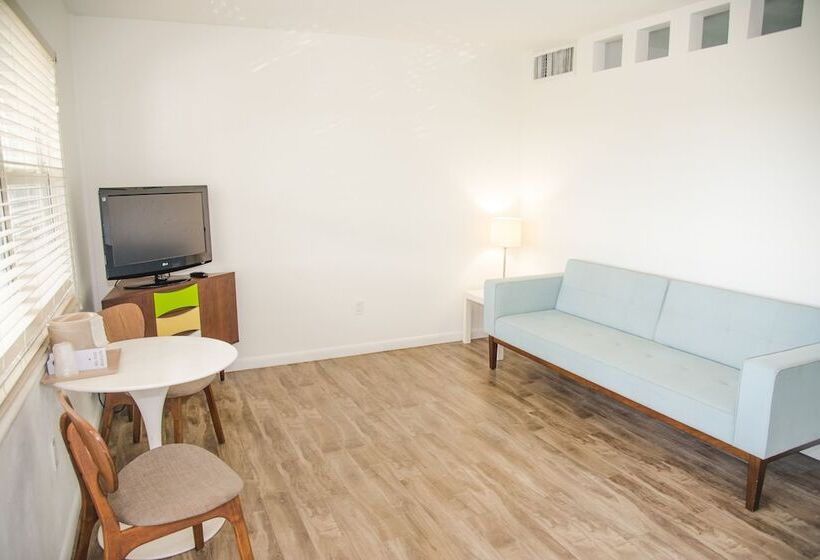 جناح, Regency Inn & Suites Sarasota