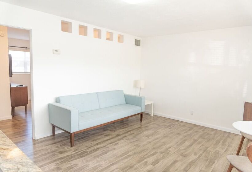 جناح, Regency Inn & Suites Sarasota