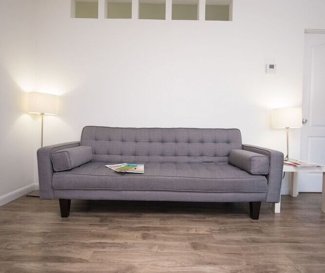 جناح, Regency Inn & Suites Sarasota