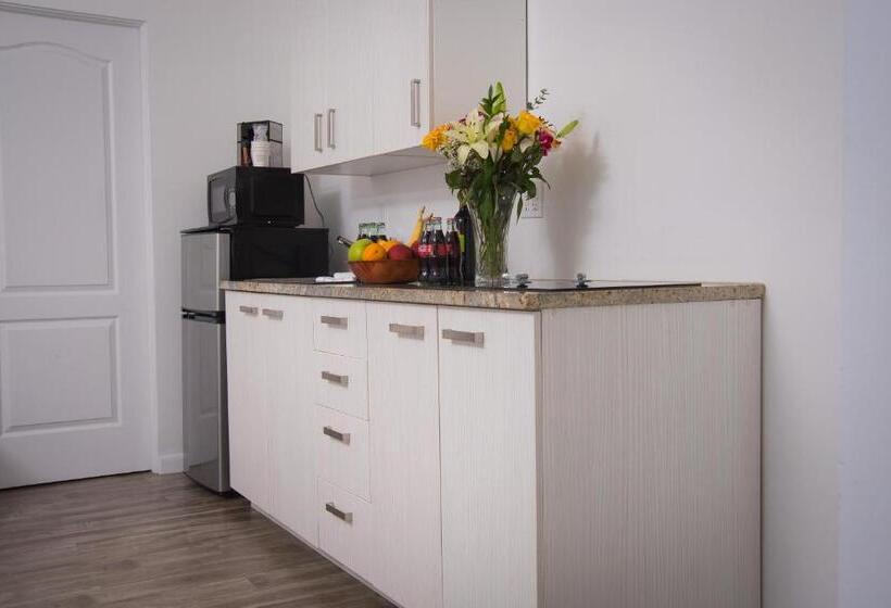 جناح, Regency Inn & Suites Sarasota