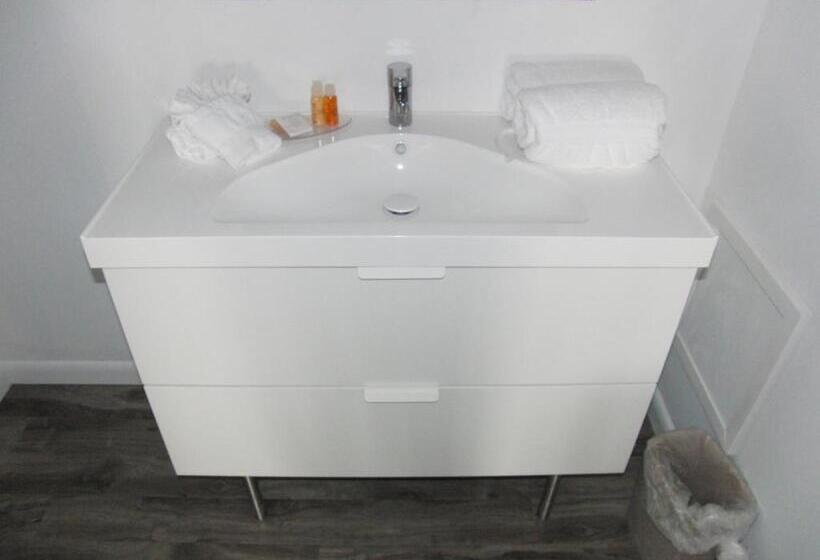 带2个双人床的标准工作室, Regency Inn & Suites Sarasota