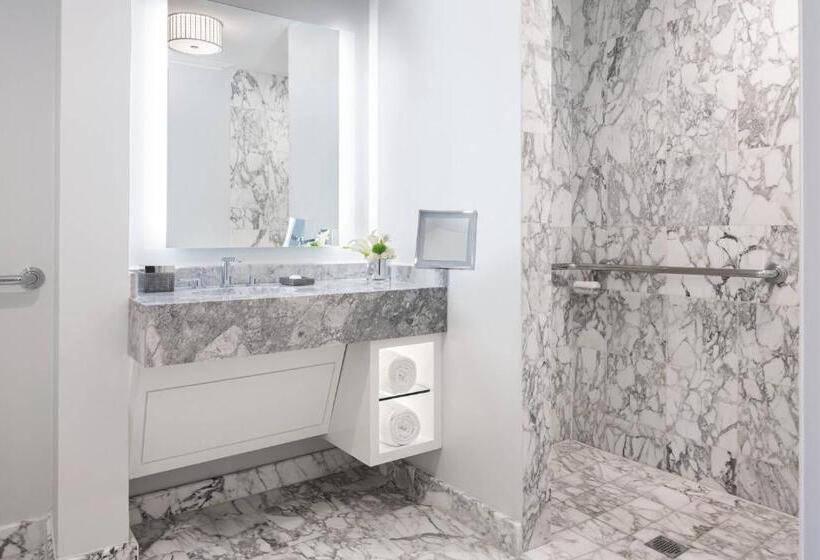 Номер Deluxe Адаптированный для Инвалидов, The Ritzcarlton, New Orleans