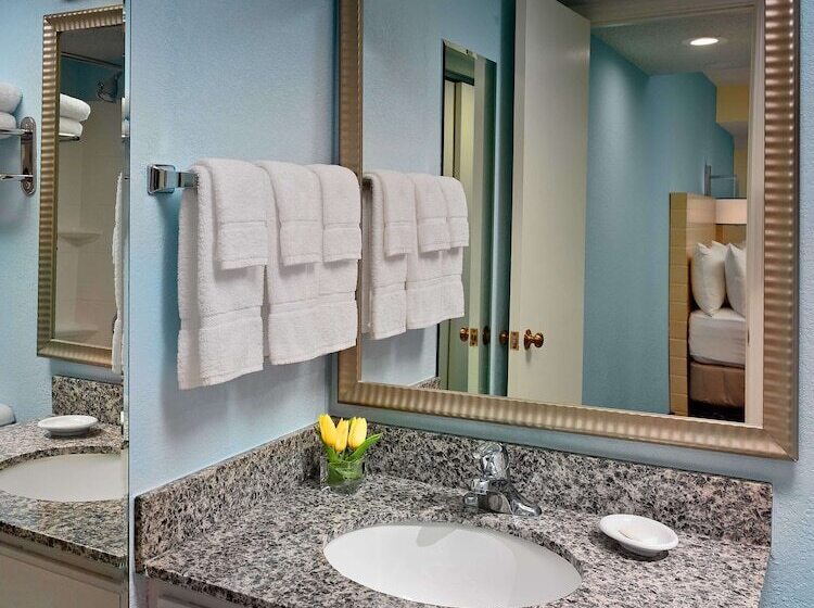 Люкс 2 Спальни, Sonesta Es Suites Providence  Airport