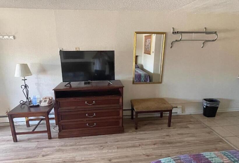 غرفة قياسية حمام مشترك, Round Up Motel