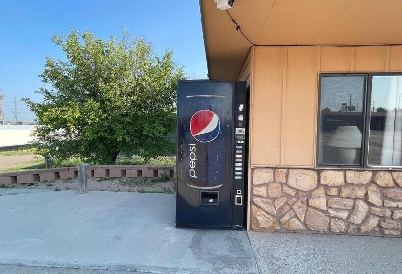 غرفة قياسية, Round Up Motel