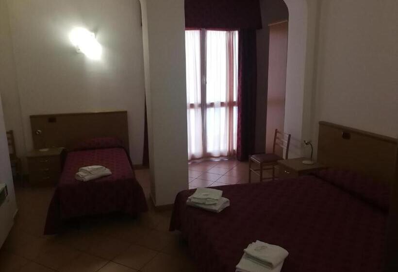 غرفة قياسية ثلاثية, Albergo Della Stazione