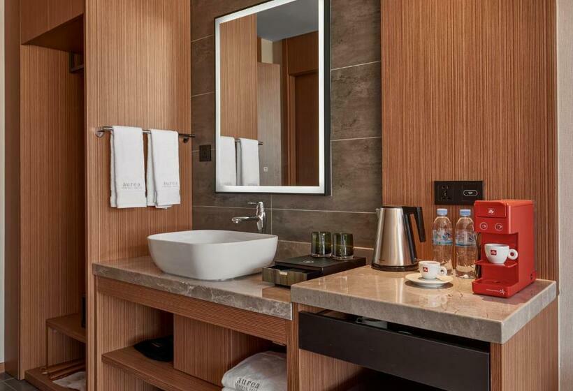 סוויטה דלוקס, Aurea Central