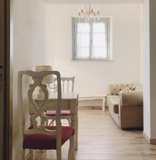 جناح جونيور, Podere Paradiso