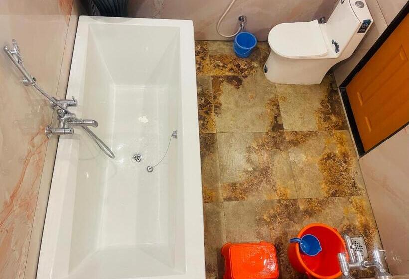 סוויטה עם מרפסת, Saptarang Residency Panhala