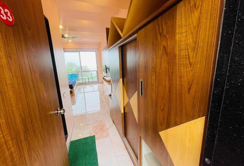 סוויטה עם מרפסת, Saptarang Residency Panhala