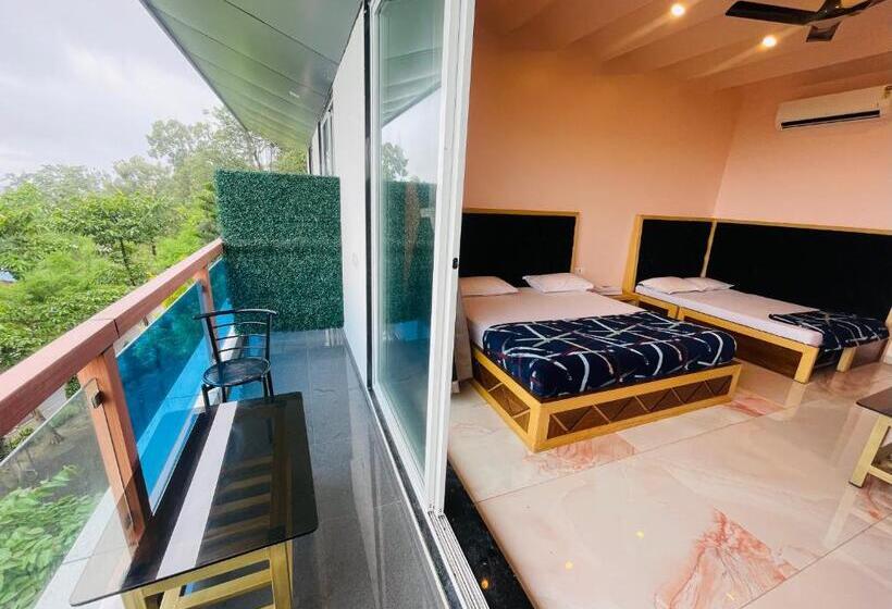 Люкс с Балконом, Saptarang Residency Panhala