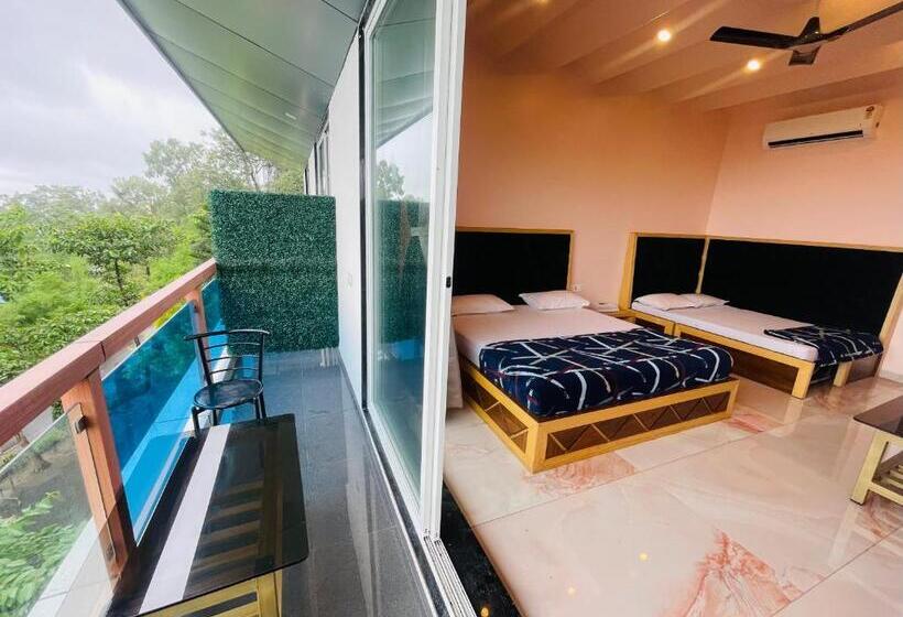 Люкс с Балконом, Saptarang Residency Panhala