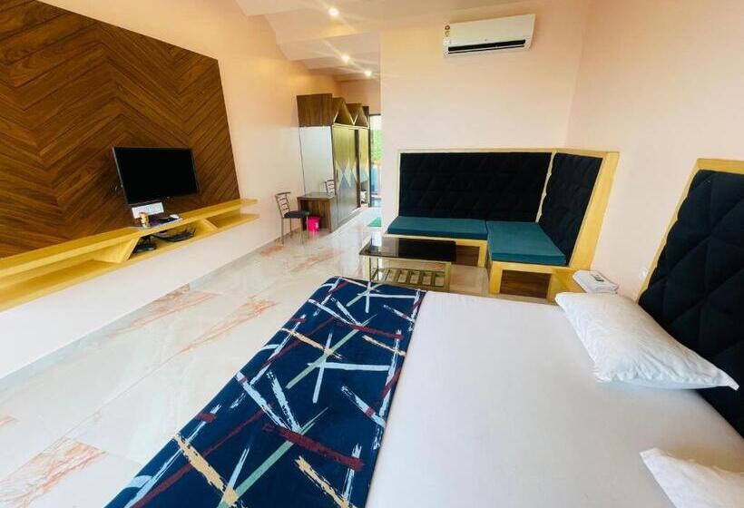 סוויטה עם מרפסת, Saptarang Residency Panhala