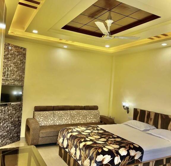 חדר משפחתי, Saptarang Residency Panhala