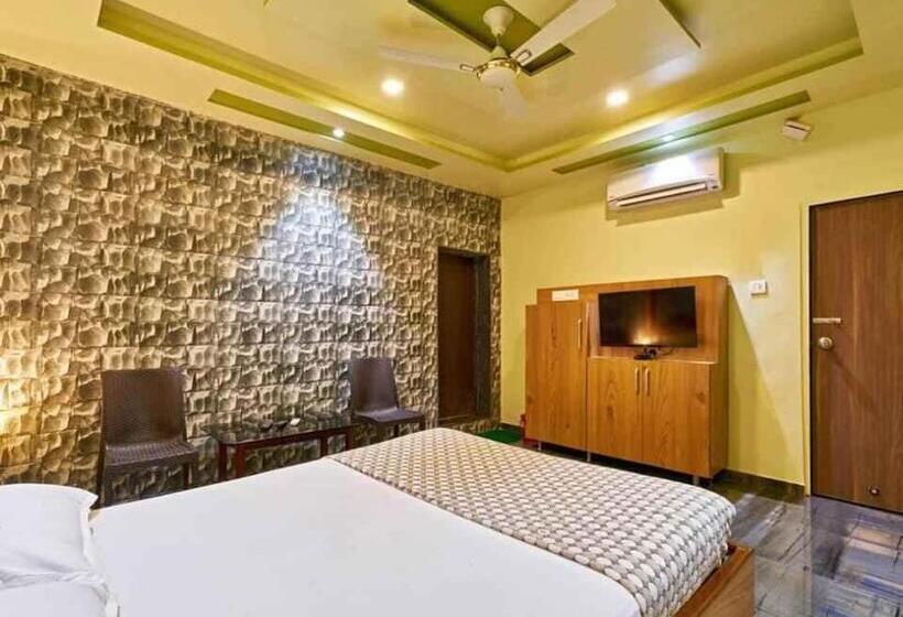 חדר משפחתי, Saptarang Residency Panhala