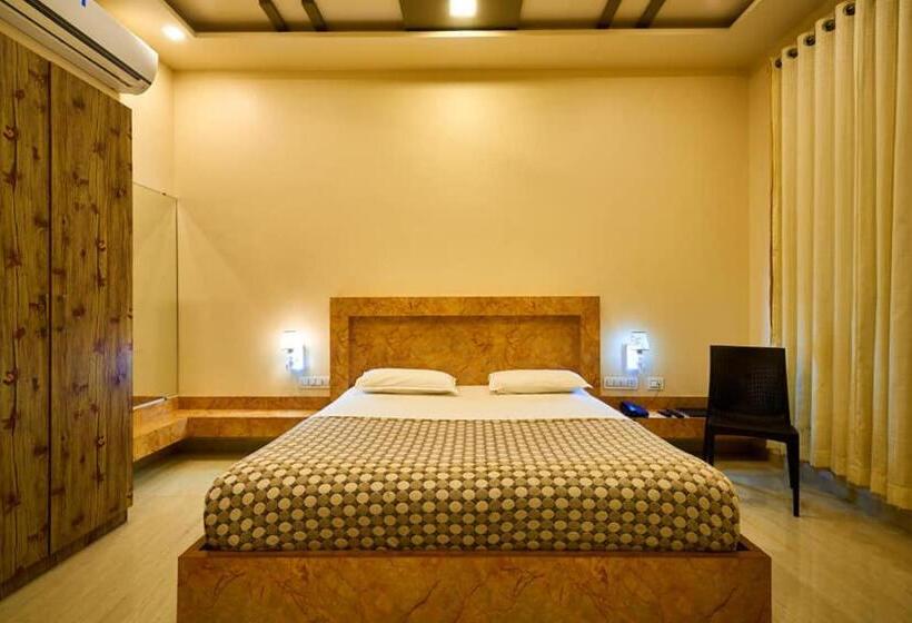 חדר משפחתי, Saptarang Residency Panhala