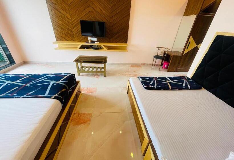 סוויטה עם מרפסת, Saptarang Residency Panhala