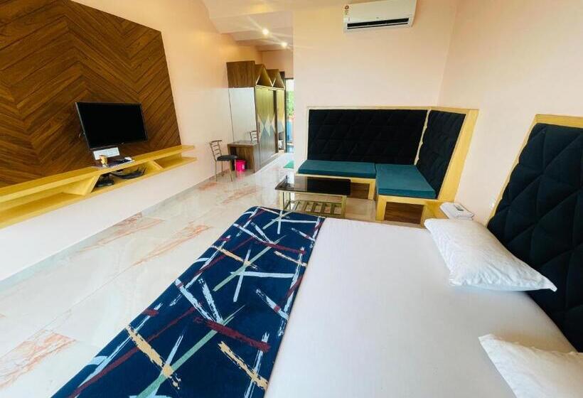 סוויטה עם מרפסת, Saptarang Residency Panhala