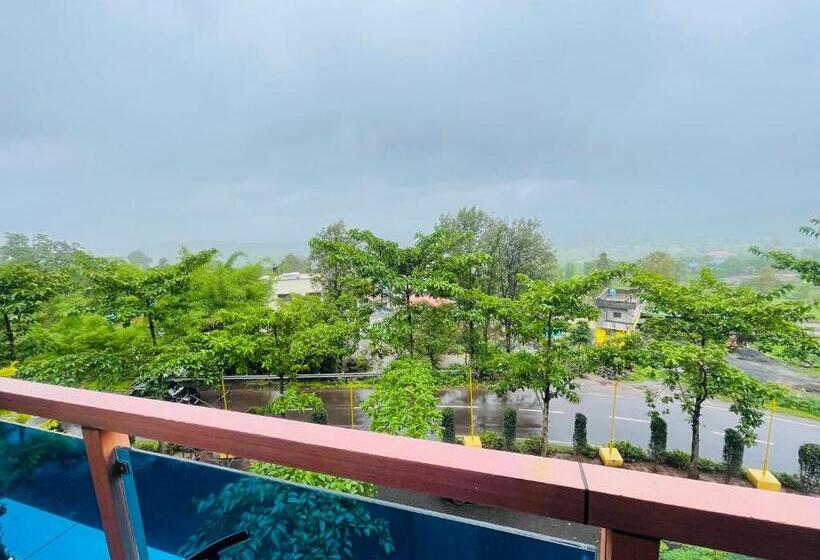 סוויטה עם מרפסת, Saptarang Residency Panhala