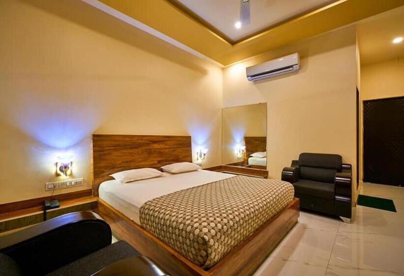 חדר משפחתי, Saptarang Residency Panhala