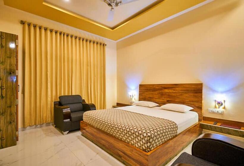 Семейный Номер, Saptarang Residency Panhala