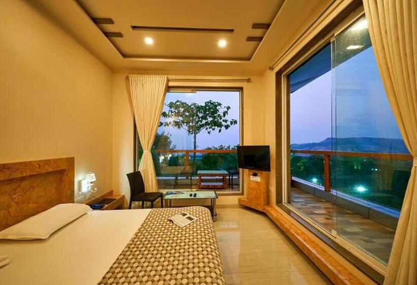 חדר משפחתי, Saptarang Residency Panhala