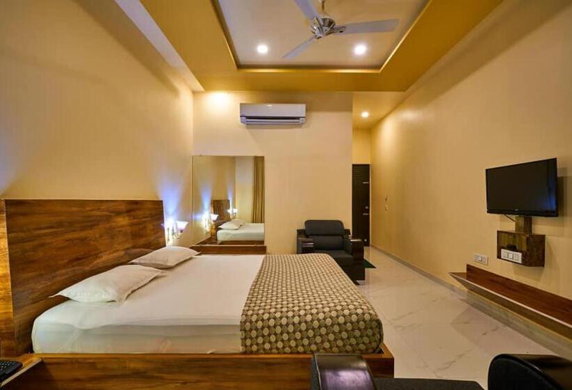 Семейный Номер, Saptarang Residency Panhala