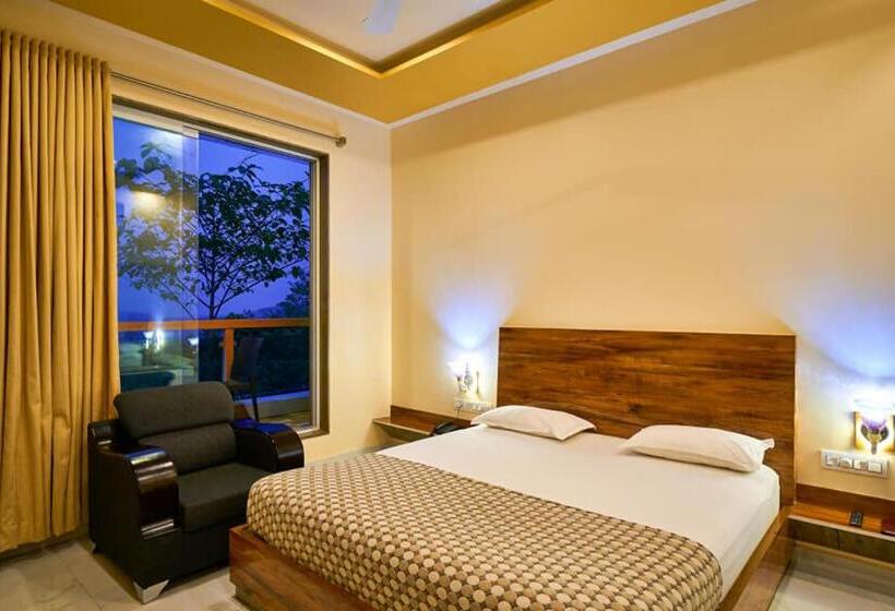 חדר משפחתי, Saptarang Residency Panhala