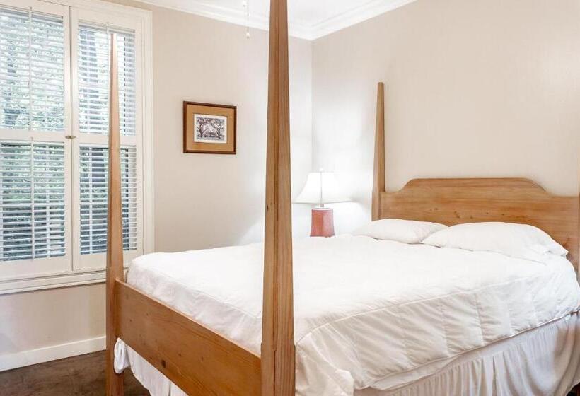 جناح, The Lodge At The Bluffs