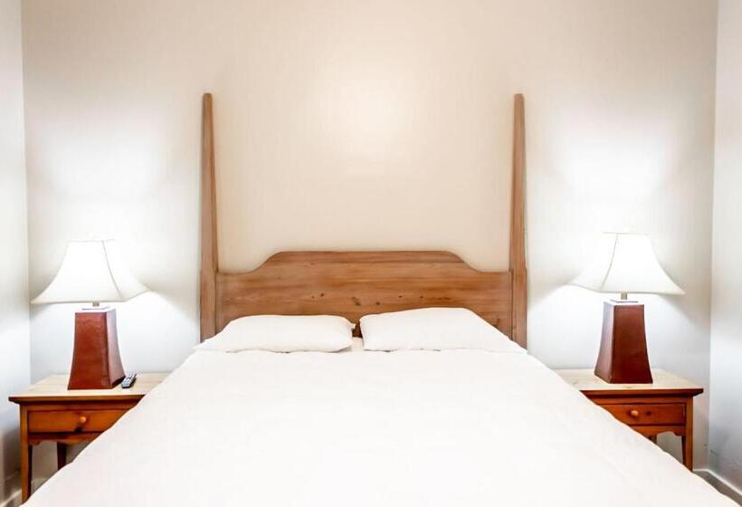 جناح, The Lodge At The Bluffs