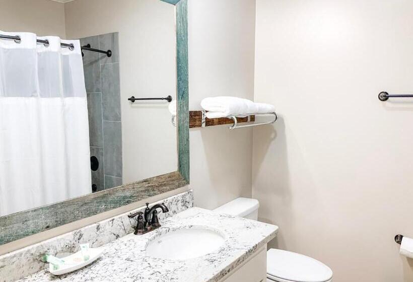 جناح سرير كينج, The Lodge At The Bluffs