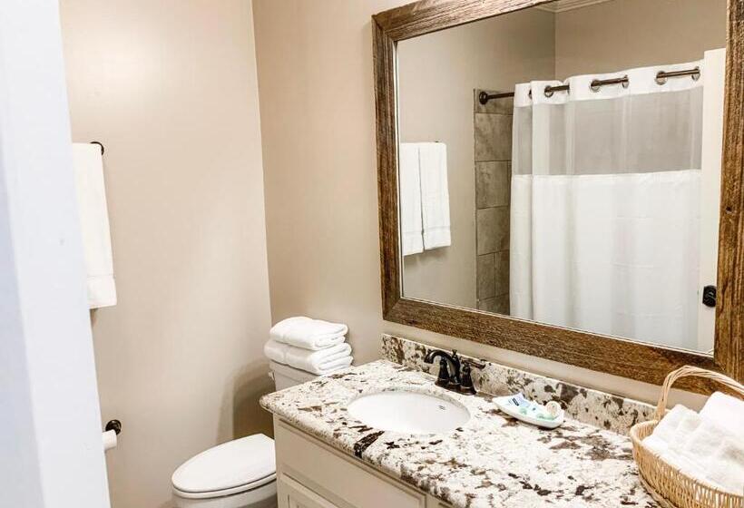 إستوديو ديلوكس, The Lodge At The Bluffs