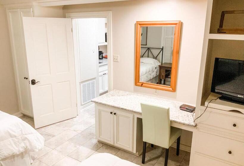 إستوديو ديلوكس, The Lodge At The Bluffs