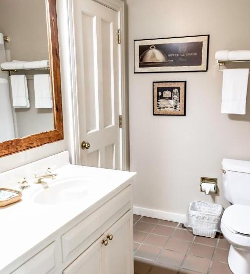 جناح غرفتين نوم, The Lodge At The Bluffs