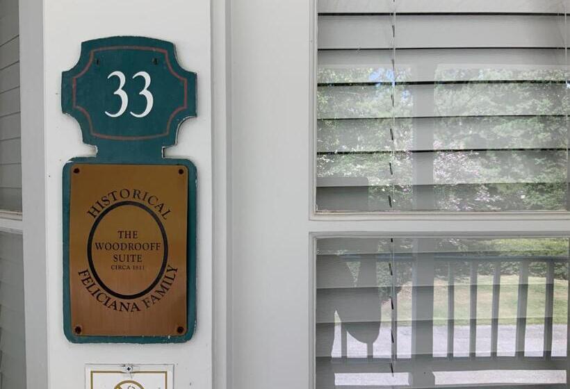 جناح ديلوكس, The Lodge At The Bluffs