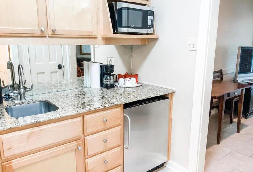 جناح ديلوكس, The Lodge At The Bluffs