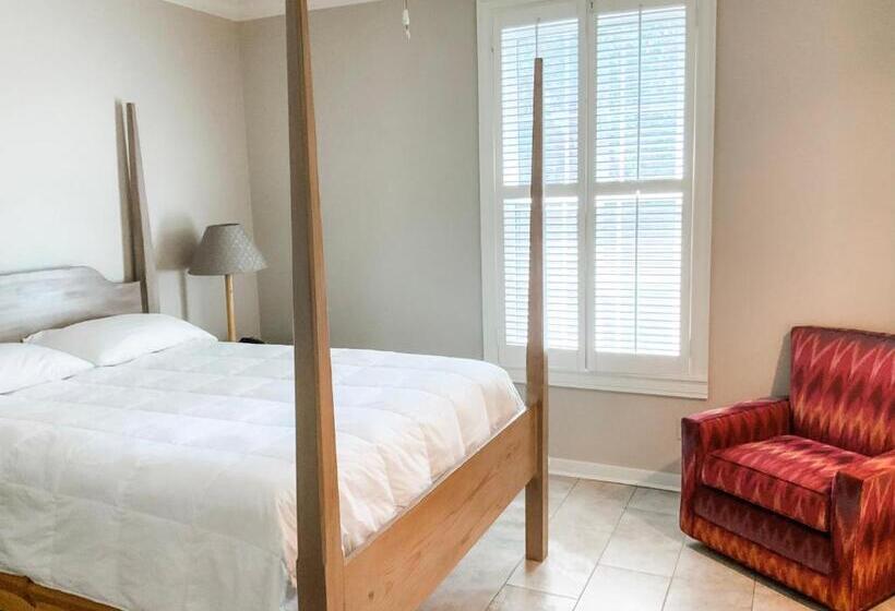 جناح ديلوكس, The Lodge At The Bluffs