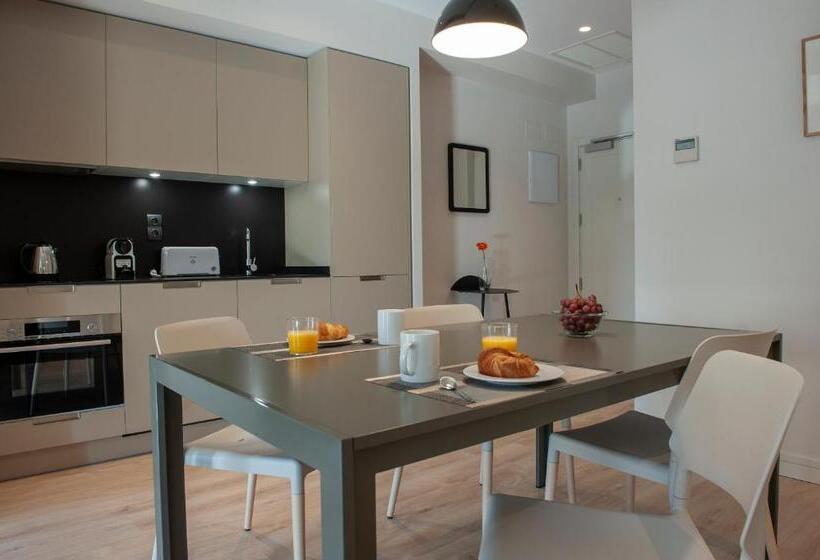 1 Bedroom Penthouse Apartment, Mh Apartments Central Madrid