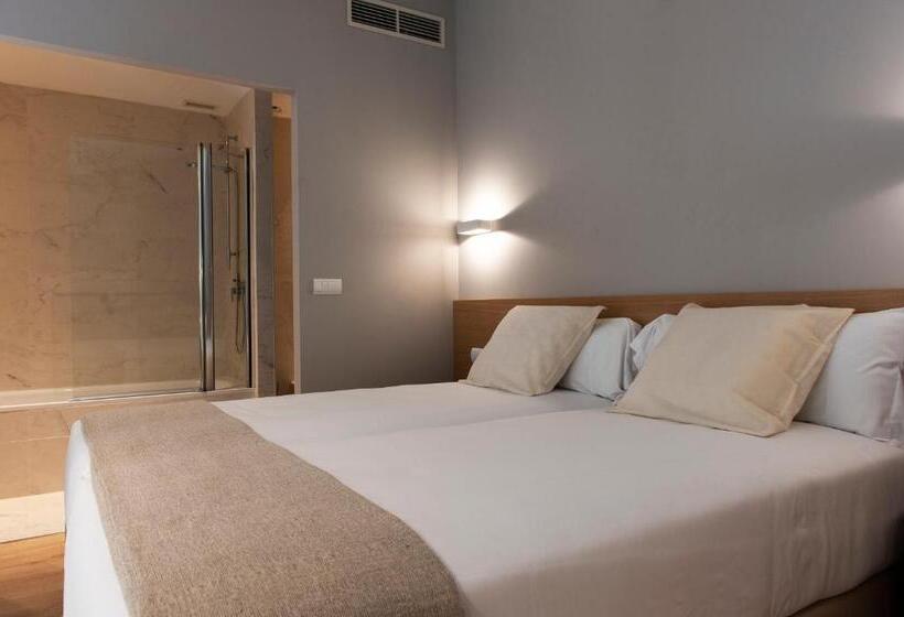 1 Bedroom Penthouse Apartment, Mh Apartments Central Madrid