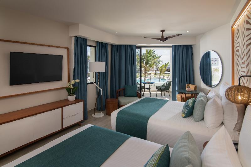 جناح جونيور مطلّ علي حمام السباحة, Dreams Macao Beach Punta Cana   All Inclusive