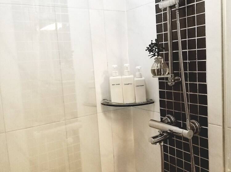 基本间, Airport Capsule Hotel Fly Me To The Moon