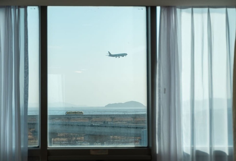 غرفة أساسية, Airport Capsule Hotel Fly Me To The Moon